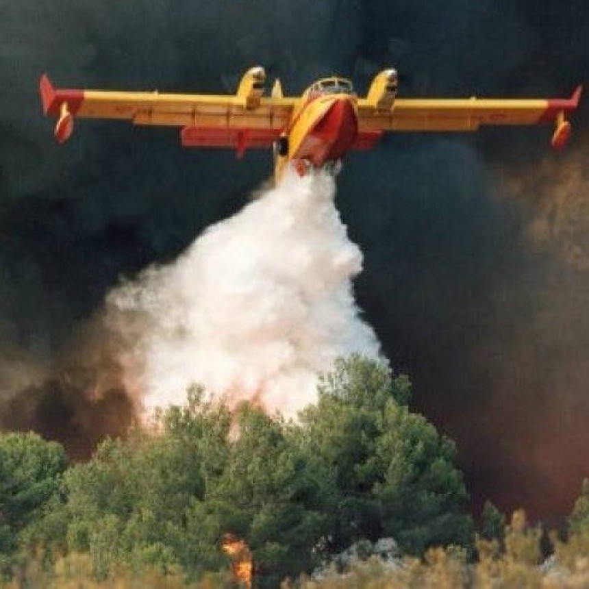  Nación envió dos nuevos aviones hidrantes a Corrientes para contener los incendios 