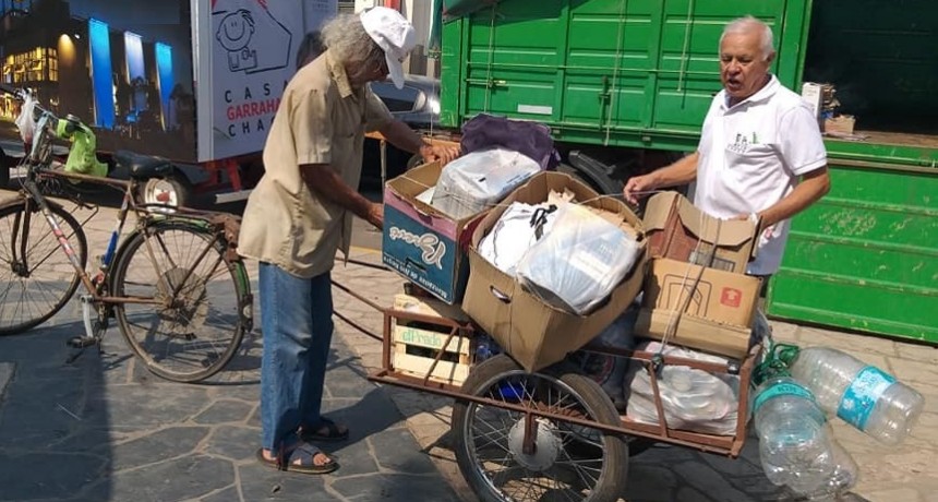 Tapitas, pastelitos y perritos