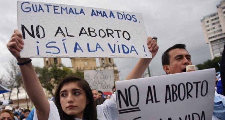 Guatemala prohibió el matrimonio igualitario y endureció penas para el aborto